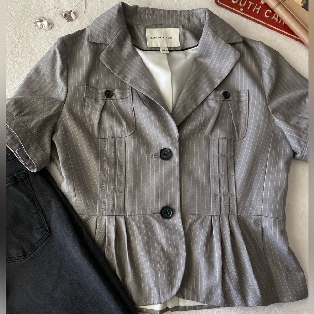 BANANA REPUBLIC Gray Pinstripe Short Sleeve Jacket